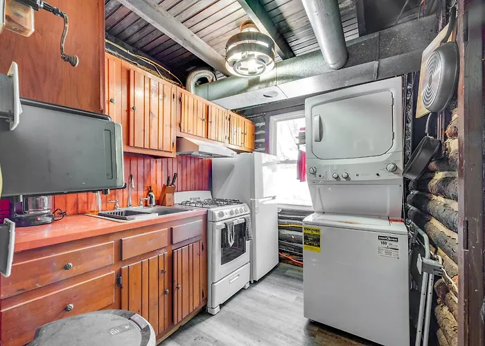 Rustic Blakeslee Cabin With Gas Grill Near Skiing!