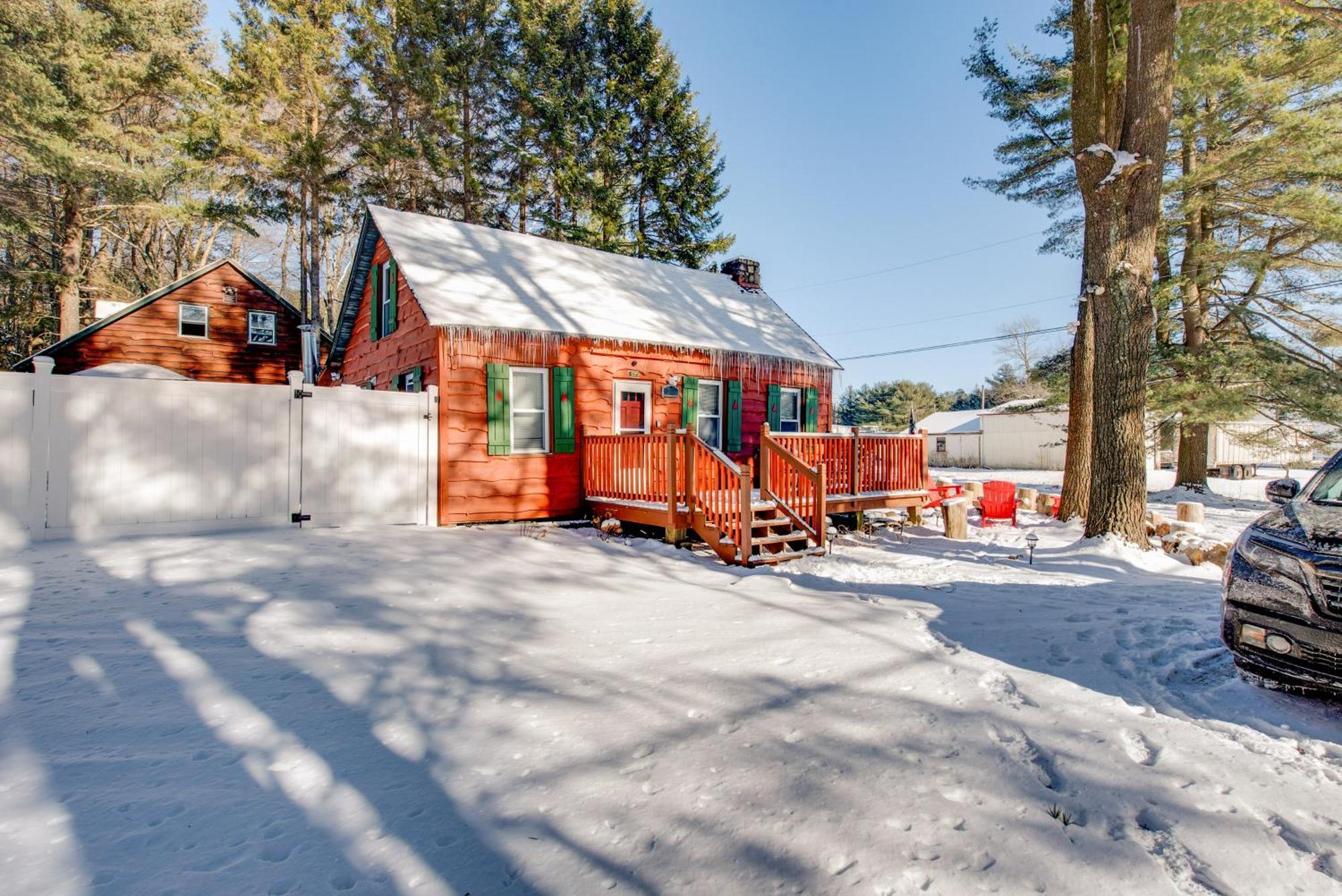 Rustic With Gas Grill Near Skiing! Holiday home