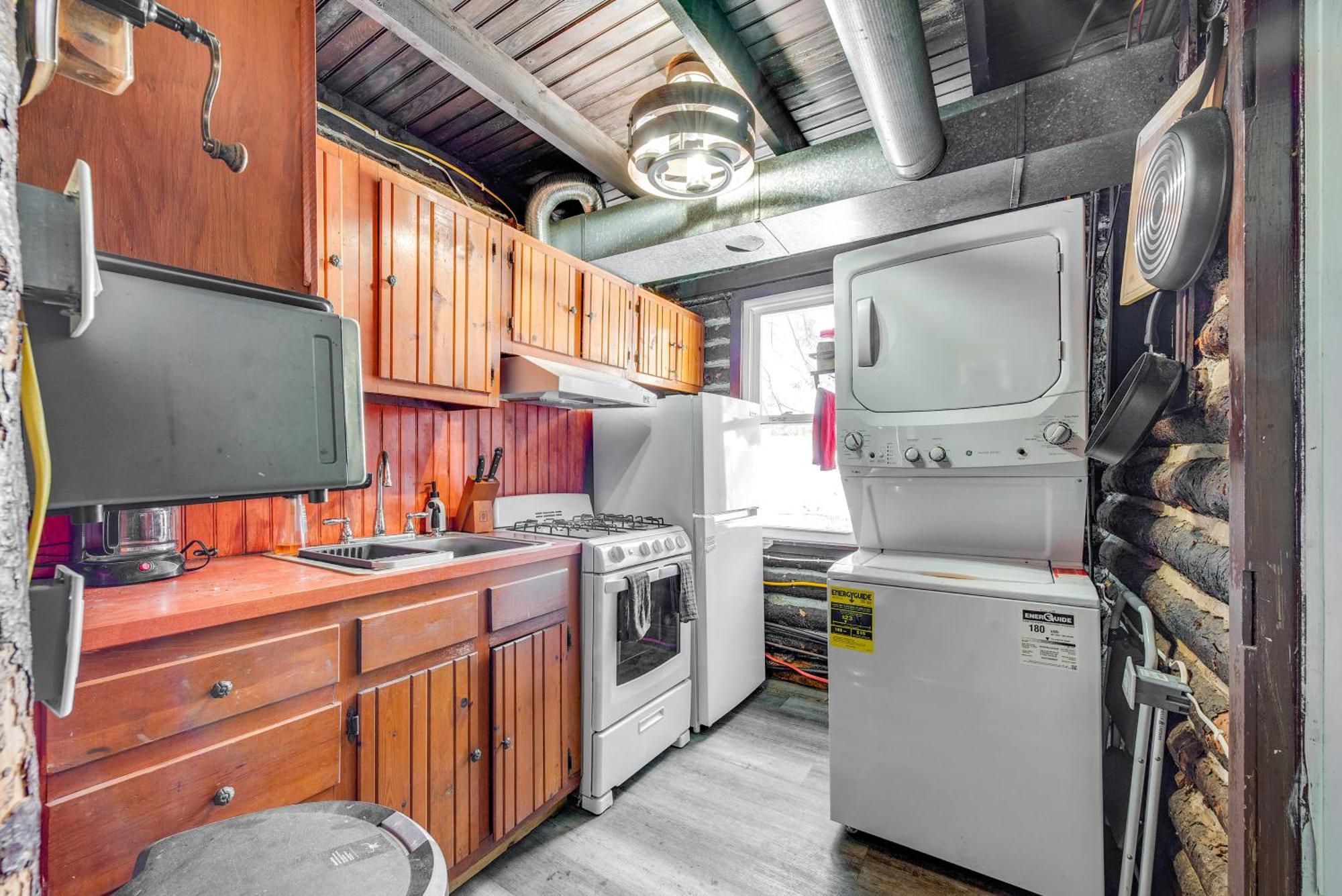 Rustic With Gas Grill Near Skiing! Holiday home Blakeslee