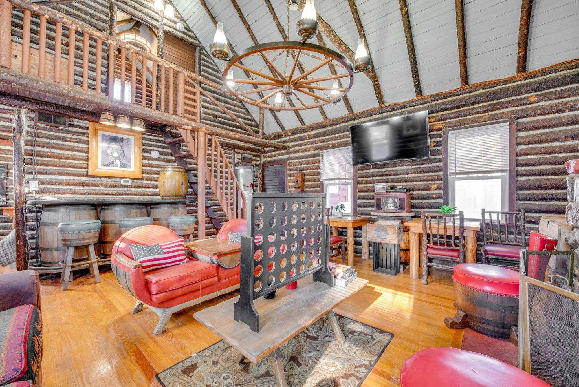 Rustic With Gas Grill Near Skiing! Holiday home