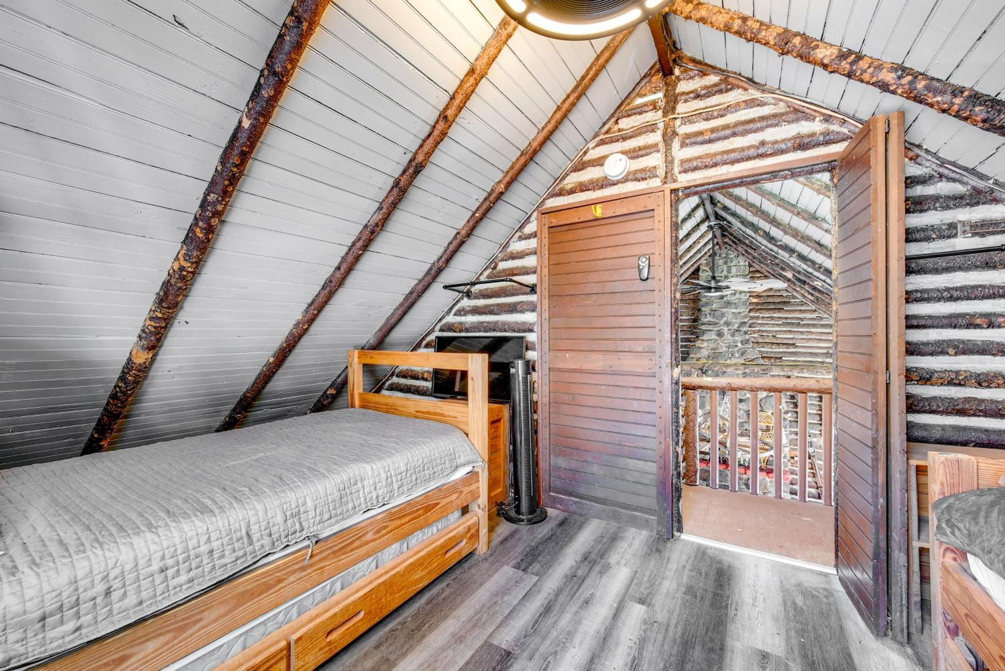 Holiday home Rustic With Gas Grill Near Skiing! Blakeslee
