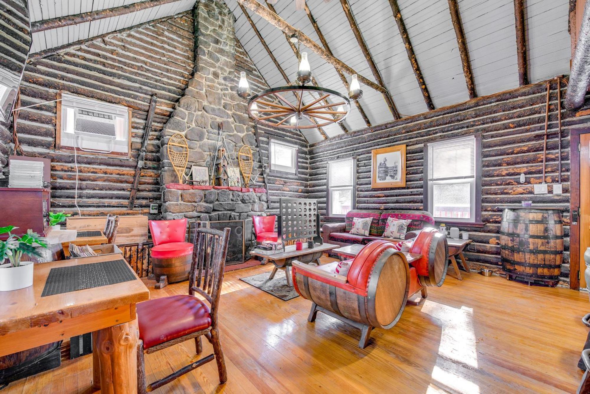 Holiday home Rustic With Gas Grill Near Skiing!