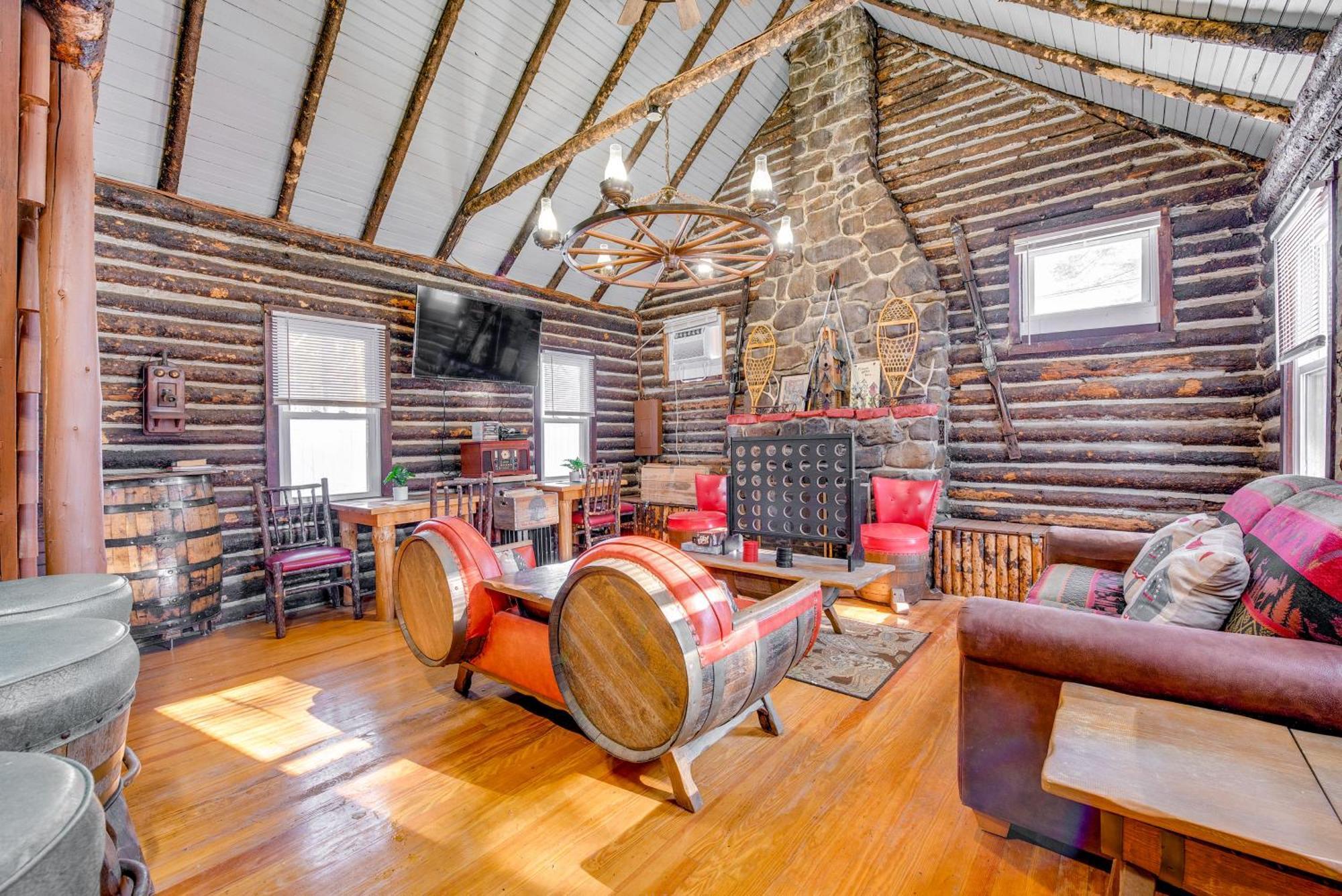 Rustic With Gas Grill Near Skiing! Blakeslee