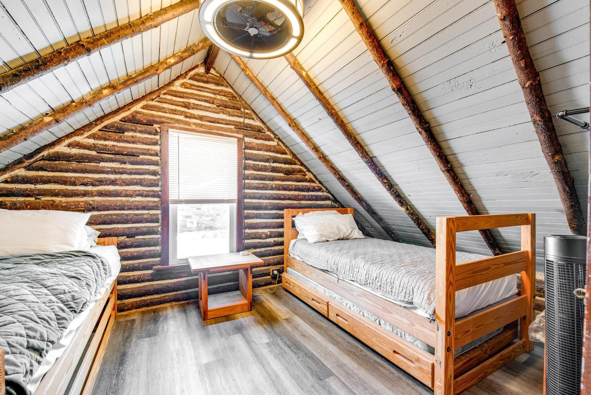 Rustic With Gas Grill Near Skiing! Holiday home